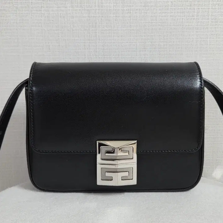[BUNJANG] Givenchy 4G Small Box Leather Shoulder Bag Black / 지방시 4G 스몰 박스 레더 숄더백(에스파 가방)