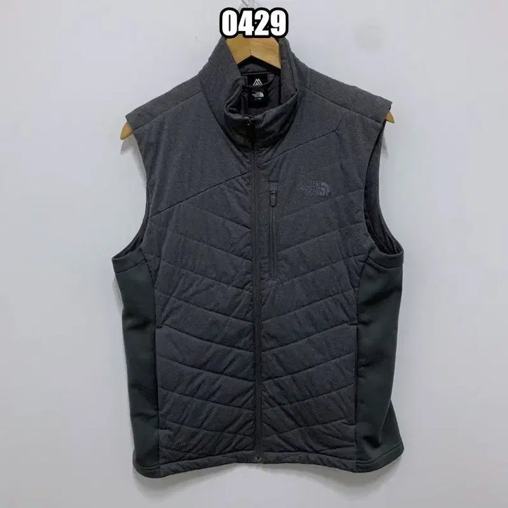 [BUNJANG] The North Face Mountain Athletic Charcoal Tonton Logo V-Motion Vest / L 노스페이스 마운틴 애슬레틱 차콜 톤톤로고 브이모션 베스트