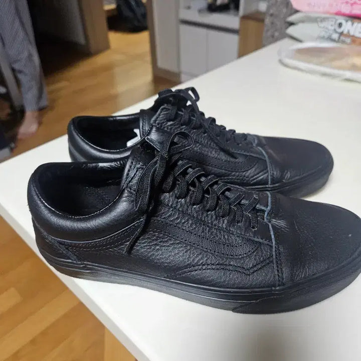[BUNJANG] Vans Old Skool Black Leather Sneakers / 반스 올드스쿨 블랙 레더 스니커즈
