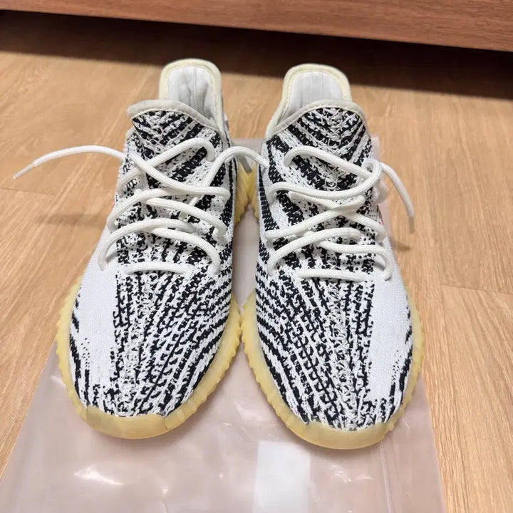 [BUNJANG] Adidas Yeezy Boost 350 V2 Zebra / 아디다스 이지부스트 350 V2 지브라