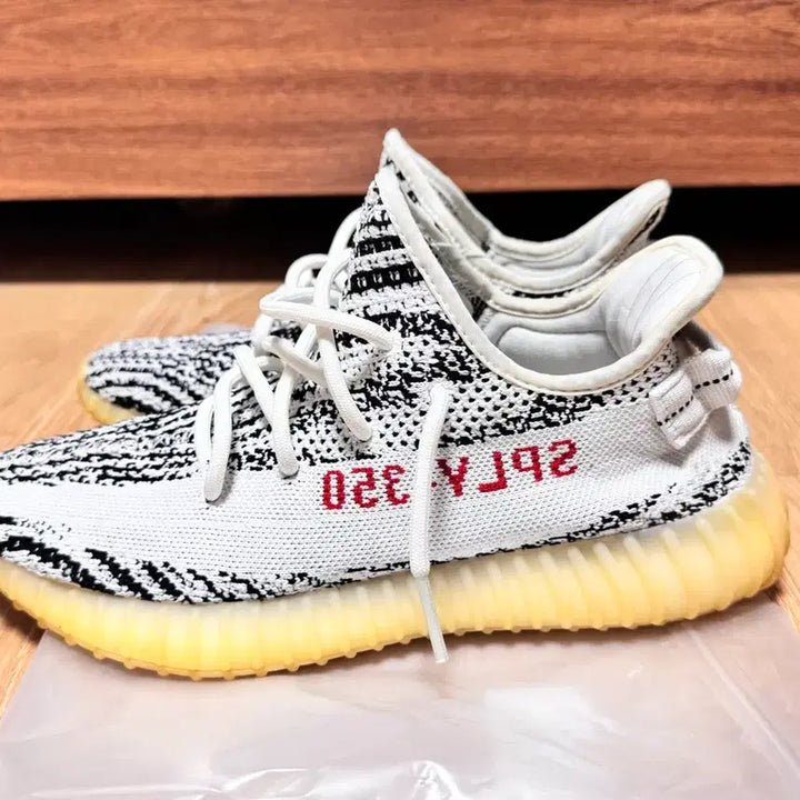 [BUNJANG] Adidas Yeezy Boost 350 V2 Zebra / 아디다스 이지부스트 350 V2 지브라