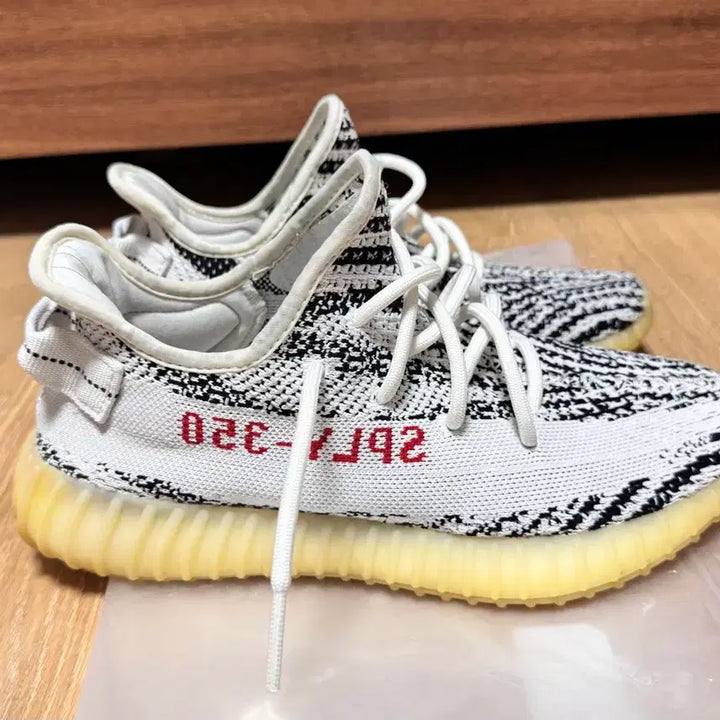 [BUNJANG] Adidas Yeezy Boost 350 V2 Zebra / 아디다스 이지부스트 350 V2 지브라