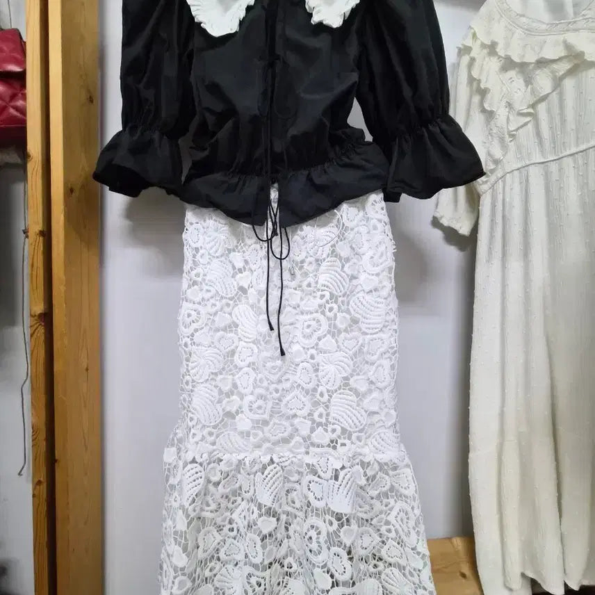 [BUNJANG] Double Frill Neck Balloon Puff Blouse Jacket &amp; System Embroidered Lace Mermaid Skirt / 수입 이중프릴넥 벌룬퍼프 블라우스자켓. 시스템 레이스 머메이드스커트