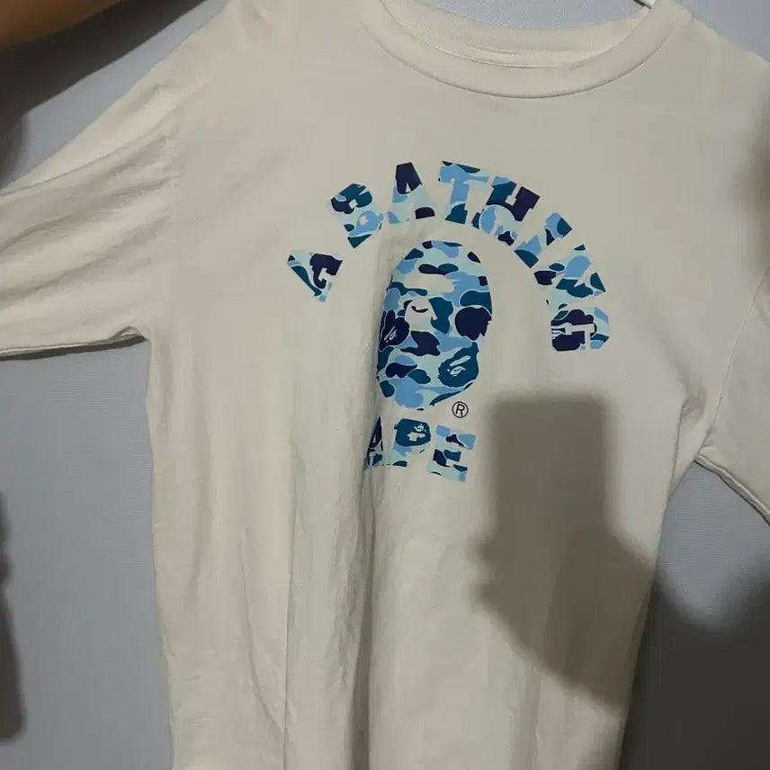 [BUNJANG] BAPE ABC Camo College Logo Long Sleeve T-Shirt White/Blue / 베이프 ABC 카모 컬리지 긴팔티 화이트/블루