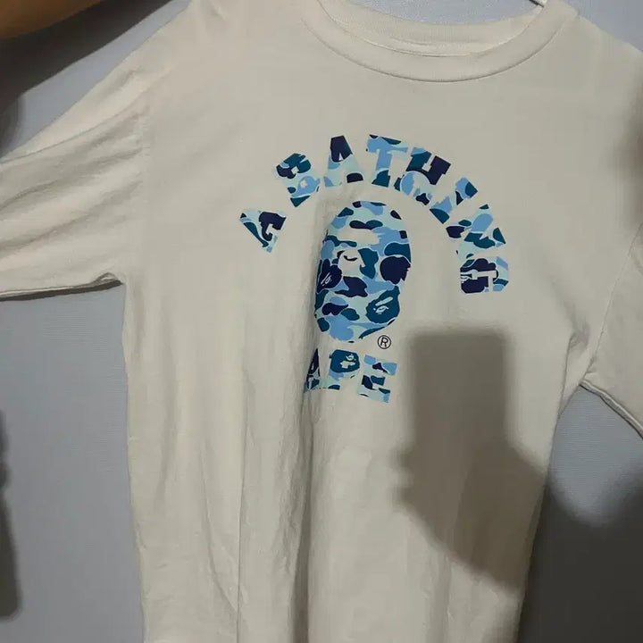 [BUNJANG] BAPE ABC Camo College Logo Long Sleeve T-Shirt White/Blue / 베이프 ABC 카모 컬리지 긴팔티 화이트/블루