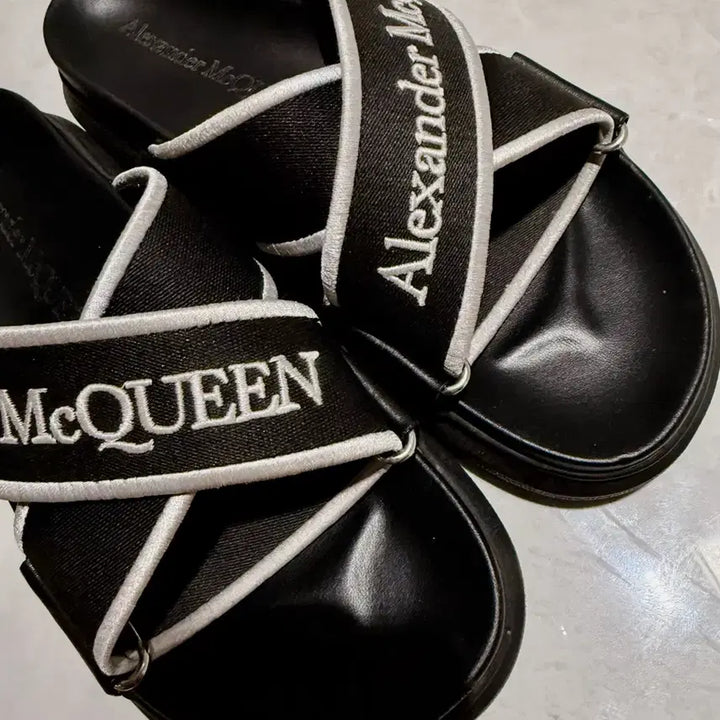 [BUNJANG] Alexander McQueen Cross Strap Slides / 알렉산더 맥퀸 크로스 스트랩 슬라이드