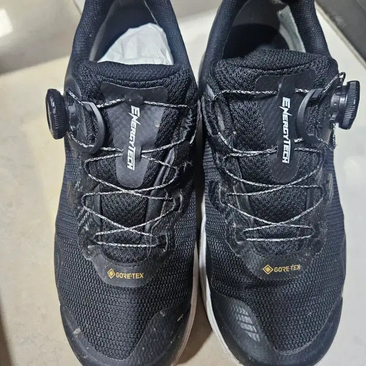 [BUNJANG] ENERGY TECH Gore-Tex Black Trekking Shoes / ENERGY TECH 고어텍스 블랙 운동화 트레킹화