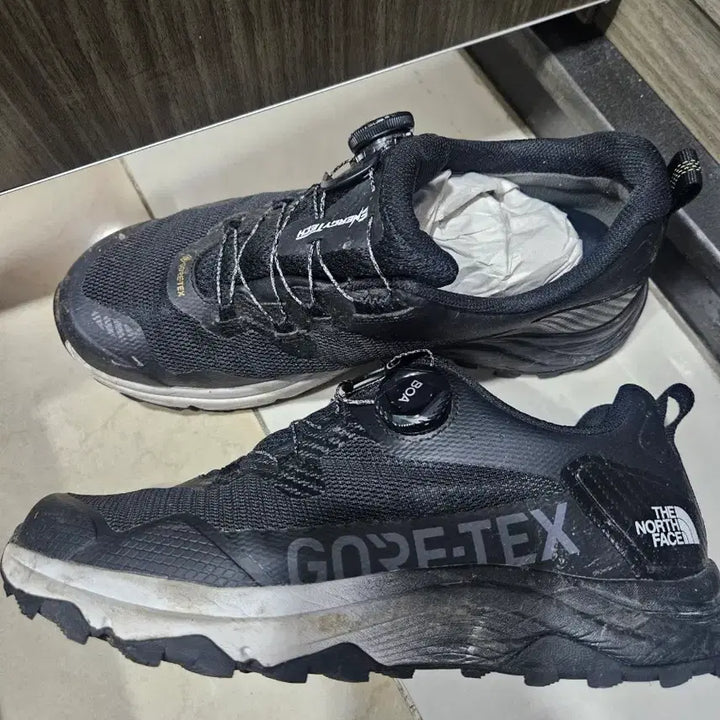 [BUNJANG] ENERGY TECH Gore-Tex Black Trekking Shoes / ENERGY TECH 고어텍스 블랙 운동화 트레킹화