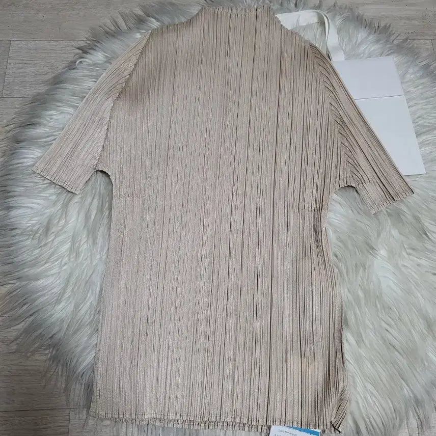 [BUNJANG] Issey Miyake Pleats Please 5 Month Monthly Top Sand Beige Size 3 / 이세이미야케 플리츠플리즈 탑 5월 먼슬리 탑 샌드베이지 3사이즈