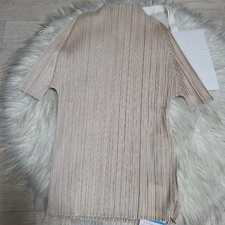 [BUNJANG] Issey Miyake Pleats Please 5 Month Monthly Top Sand Beige Size 3 / 이세이미야케 플리츠플리즈 탑 5월 먼슬리 탑 샌드베이지 3사이즈