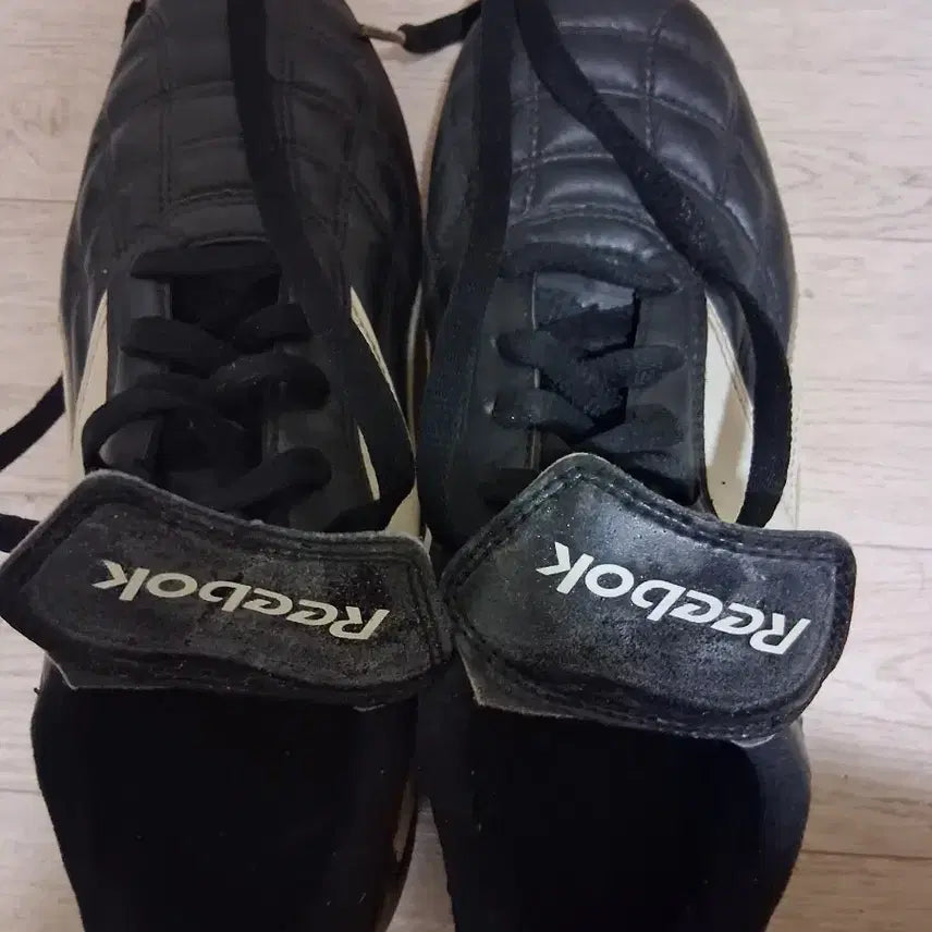 [BUNJANG] Reebok Authentic Football Boots Black/White 260mm / 리복 정품 축구화 블랙/화이트 색상입니다