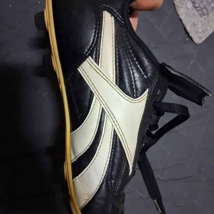 [BUNJANG] Reebok Authentic Football Boots Black/White 260mm / 리복 정품 축구화 블랙/화이트 색상입니다