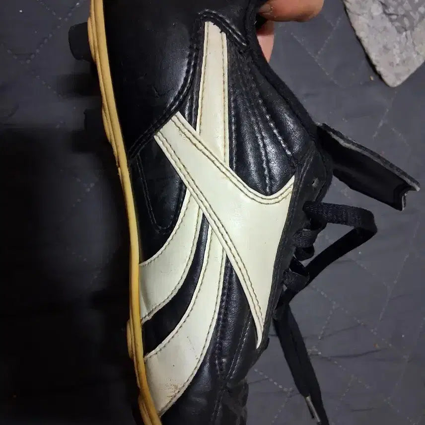 [BUNJANG] Reebok Authentic Football Boots Black/White 260mm / 리복 정품 축구화 블랙/화이트 색상입니다