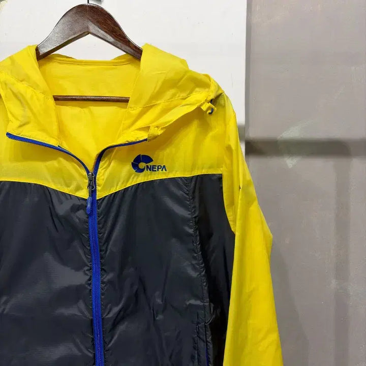 [BUNJANG] Nepa Color-Block Lightweight Windbreaker Jacket / (105) 네파 아웃도어 배색 홑겹 바람막이 자켓