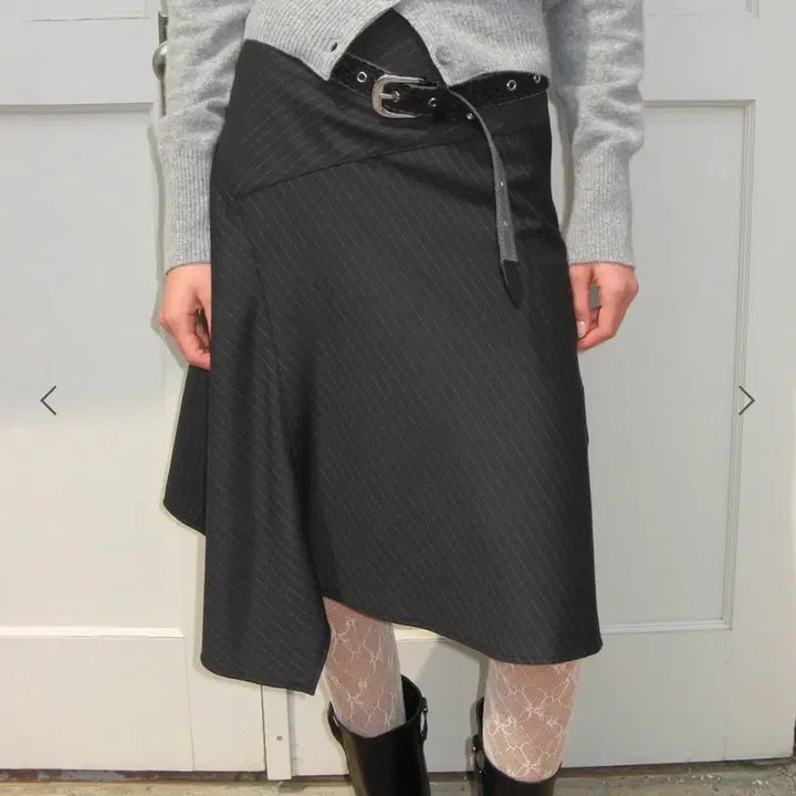 [BUNJANG] SUNBURN PROJECT Asymmetric Midi Skirt Black / 썬번프로젝트 미디스커트 블랙