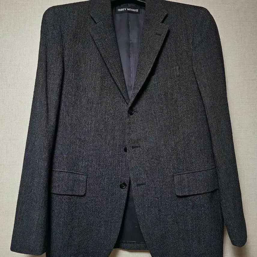 [SOLD OUT] ISSEY MIYAKE 울 블레이저 (95)