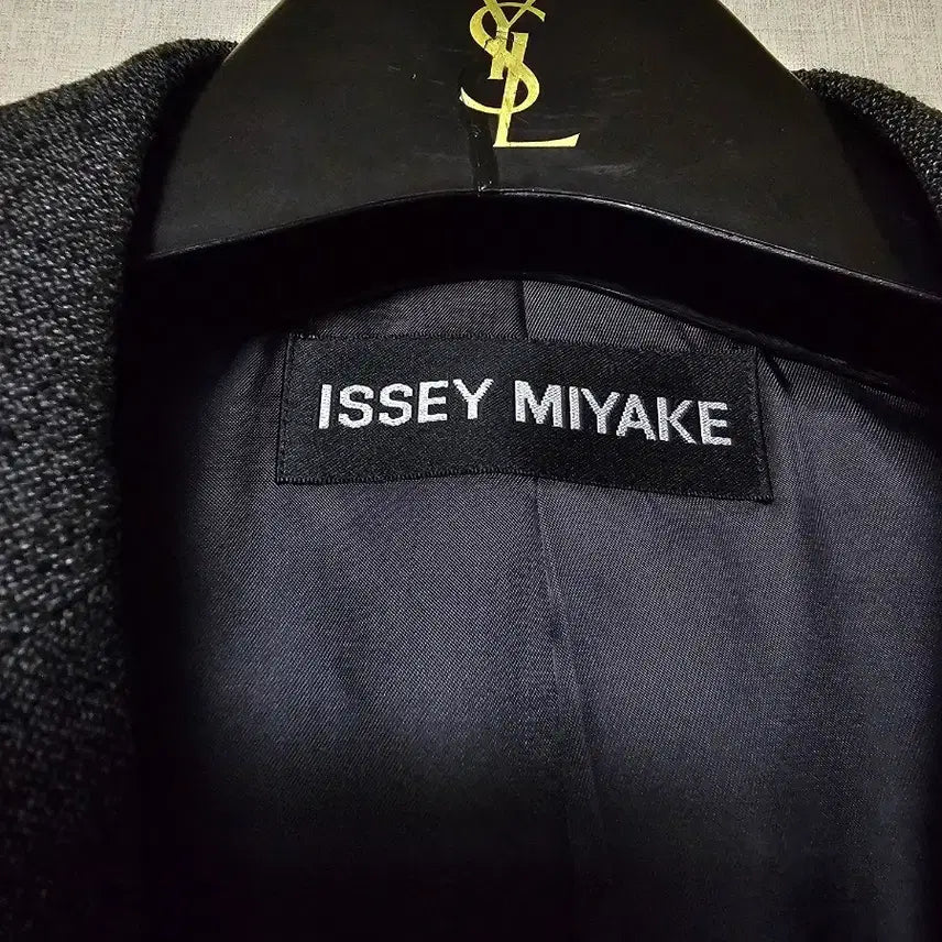 [SOLD OUT] ISSEY MIYAKE 울 블레이저 (95)
