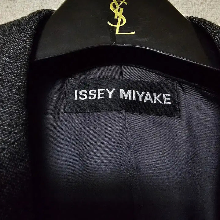 [SOLD OUT] ISSEY MIYAKE 울 블레이저 (95)