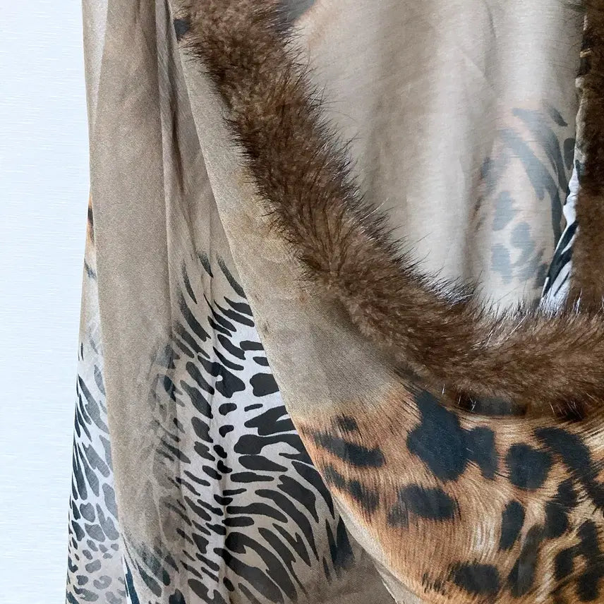[BUNJANG] Leopard Print Faux Fur Trimmed Shawl / 레오파드 퍼 트리밍 숄