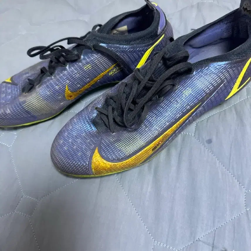 [BUNJANG] Nike Soccer Cleats - Purple/Gold - Size 260 / 나이키 축구화 보라/금색