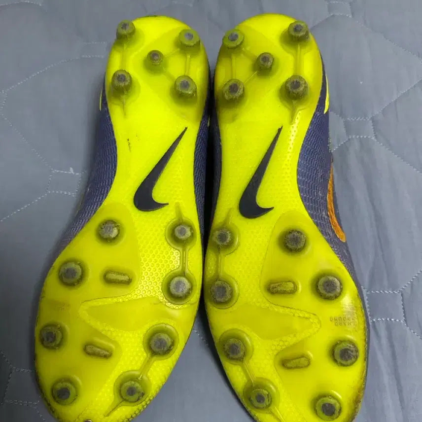 [BUNJANG] Nike Soccer Cleats - Purple/Gold - Size 260 / 나이키 축구화 보라/금색