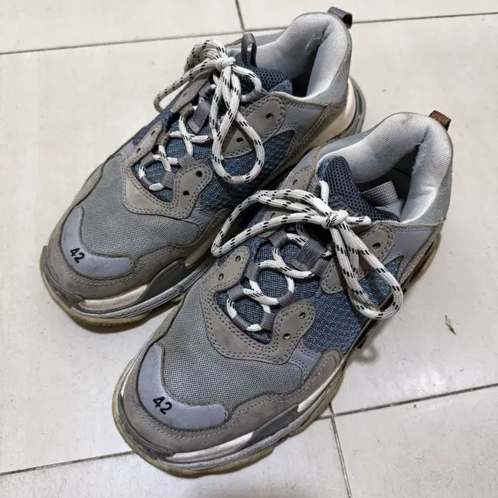 [BUNJANG] Balenciaga Triple S Grey Sneakers / 발렌시아가 트리플S 그레이 42