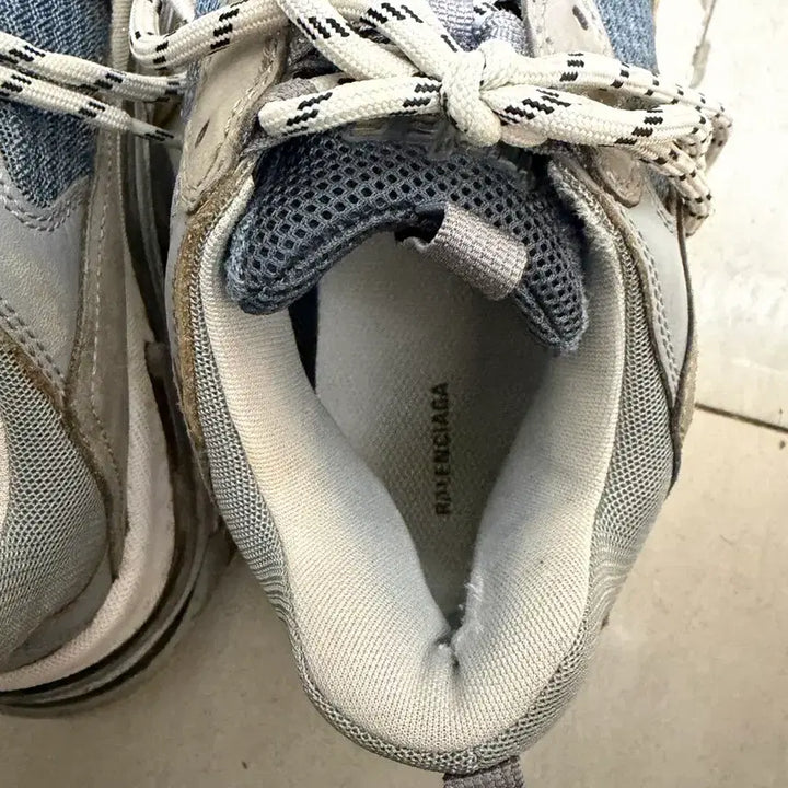[BUNJANG] Balenciaga Triple S Grey Sneakers / 발렌시아가 트리플S 그레이 42