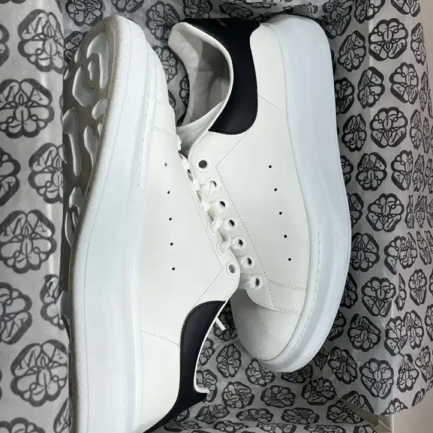[BUNJANG] Alexander McQueen Oversized Sole Sneakers Black / 알렉산더 맥퀸 오버솔 스니커즈 블랙