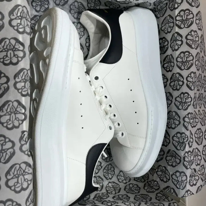 [BUNJANG] Alexander McQueen Oversized Sole Sneakers Black / 알렉산더 맥퀸 오버솔 스니커즈 블랙
