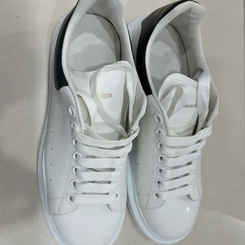 [BUNJANG] Alexander McQueen Oversized Sole Sneakers Black / 알렉산더 맥퀸 오버솔 스니커즈 블랙