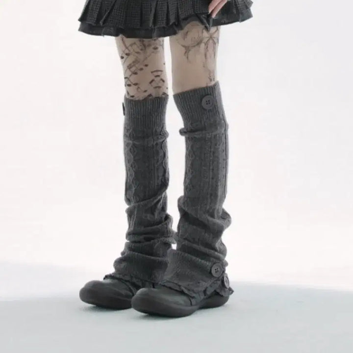 [BUNJANG] Hug Your Skin Button Cable Knit Leg Warmers (Brown) / 허그유어스킨 버튼 케이블 니트 레그워머 (브라운)