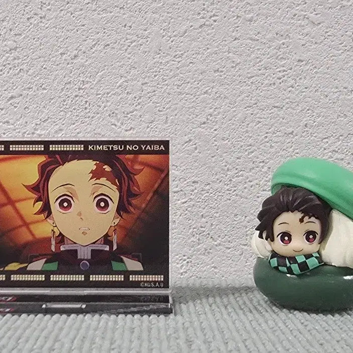 [BUNJANG] Demon Slayer Tanjiro Kamado Macaron Acrylic Stand / 귀멸의 칼날 카마도 탄지로 아크릴 스탠드 마카롱 가챠