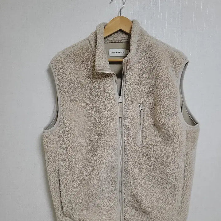 [BUNJANG] Giordano Fleece Vest Ivory / 21.지오다노 뽀글이 양털 조끼 아이보리