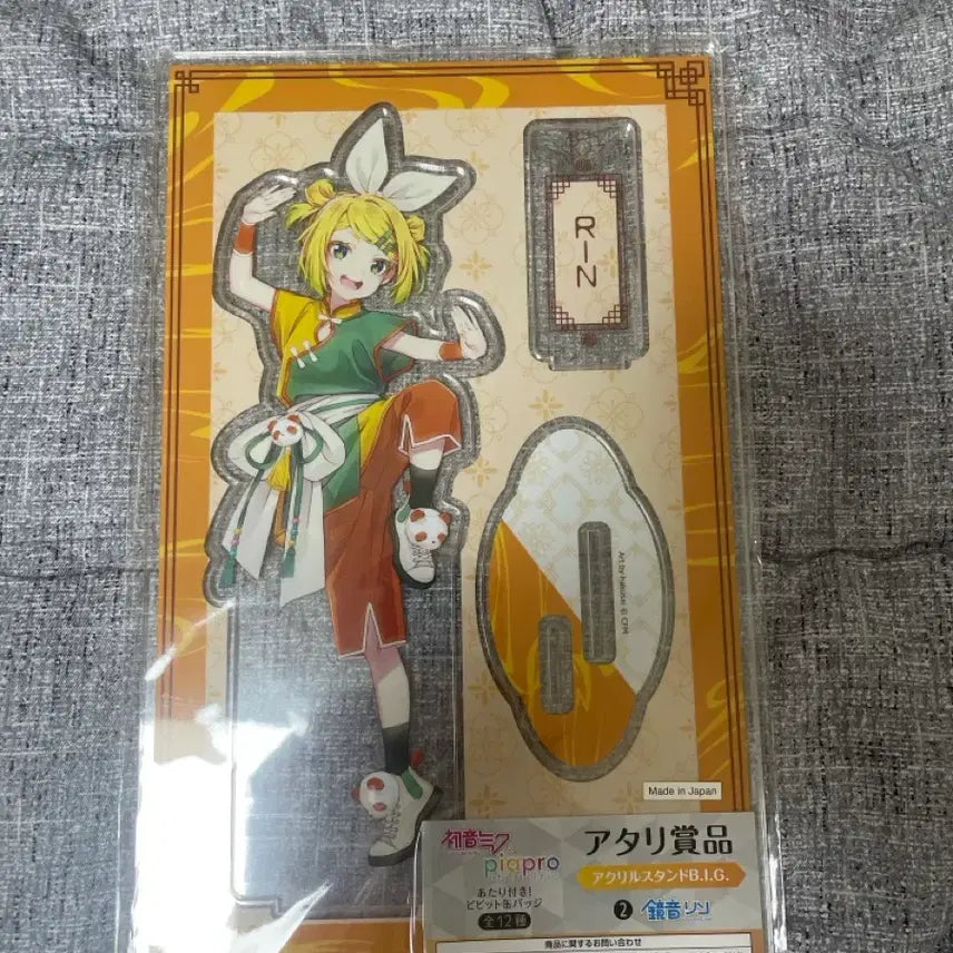 [BUNJANG] Kagamine Rin Big Acrylic Stand Figure &amp; Can Badge / 쿠지 상품) 카가미네 린 빅 아크릴 스탠드 피규어, 캔뱃지