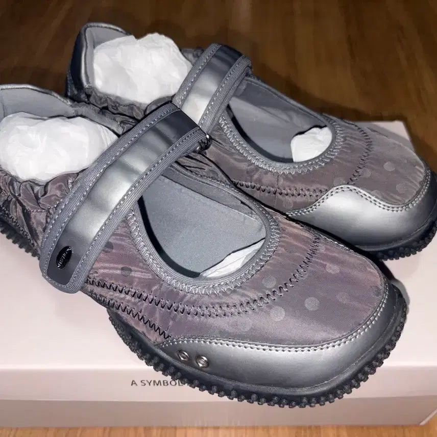 [BUNJANG] LUPA Shirring Velcro Sneakers - Charcoal Dot / -기호- LUPA 셔링 벨크로 스니커즈 / 차콜 도트