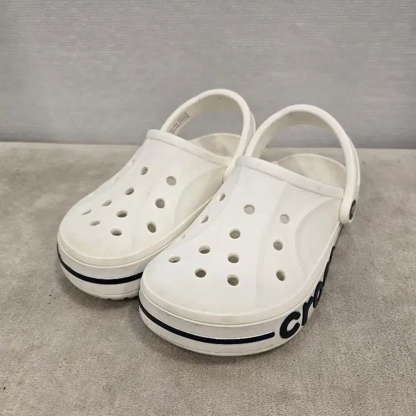 [BUNJANG] Crocs Clog Sandals White M6/W8 (230-235) / 크록스 샌들 슬리퍼 화이트 M6/W8 (230~235)