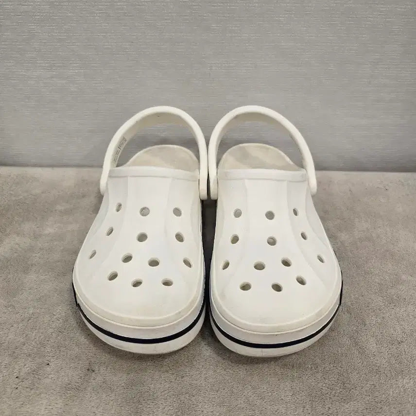 [BUNJANG] Crocs Clog Sandals White M6/W8 (230-235) / 크록스 샌들 슬리퍼 화이트 M6/W8 (230~235)