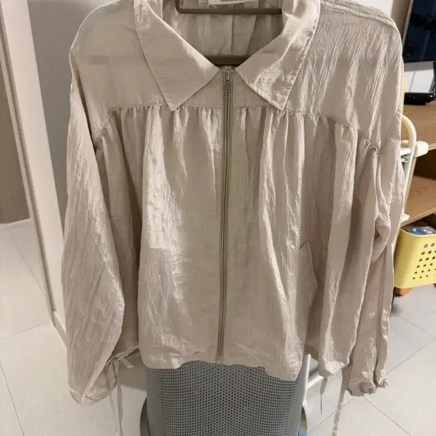 [BUNJANG] Harmonious Cropped Blouson Windbreaker Beige / Harmonious 여름 바람막이(새제품)