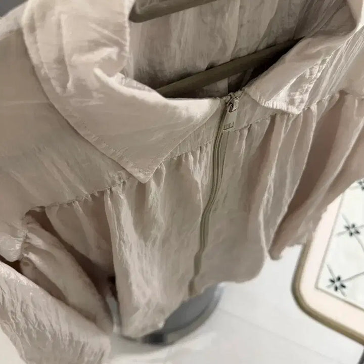 [BUNJANG] Harmonious Cropped Blouson Windbreaker Beige / Harmonious 여름 바람막이(새제품)