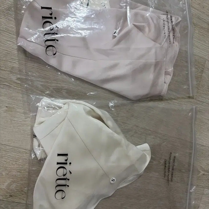 [BUNJANG] Rieette Meringue Mini Skirt Satin A-line Ivory/Pink S / riette 리에뜨 머랭 미니스커트 새틴 a라인 아이보리/핑크 s사이즈