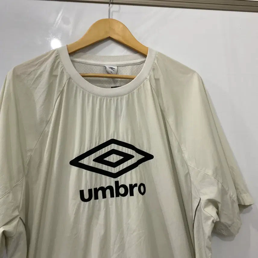 [BUNJANG] Umbro Short Sleeve Warm-up T-Shirt Size 105 / 708. 엄브로 반팔 웜업(105)