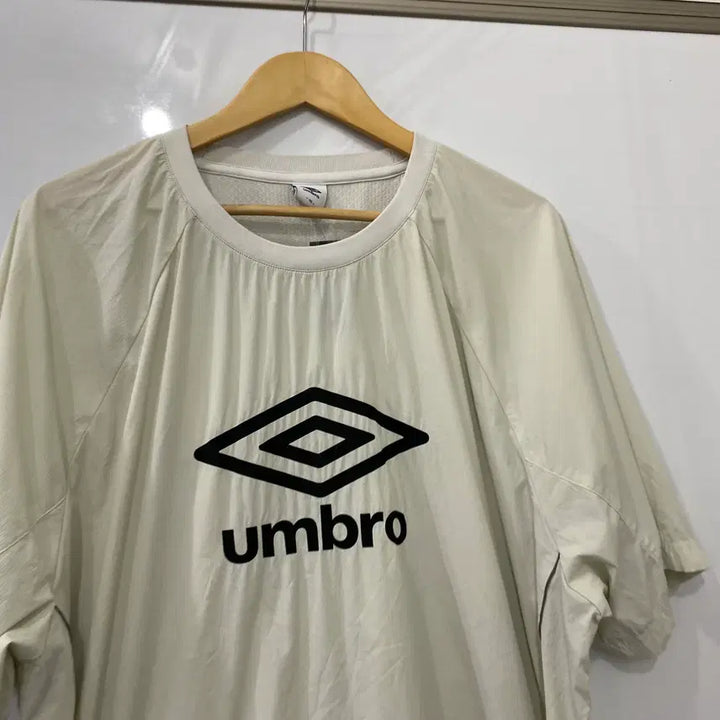 [BUNJANG] Umbro Short Sleeve Warm-up T-Shirt Size 105 / 708. 엄브로 반팔 웜업(105)