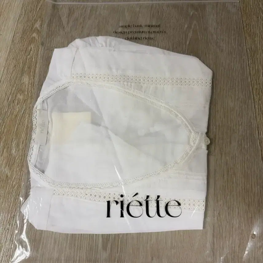 [BUNJANG] Lietu Ivory Cable Blouse / 리에뜨 케일블라우스 아이보리