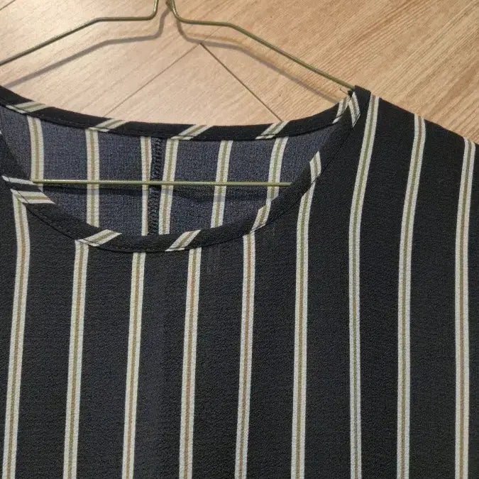 [BUNJANG] Stripe Black Blouse / 스트라이프 블랙 블라우스