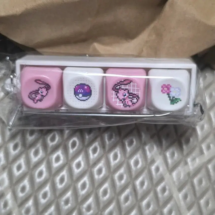 [BUNJANG] Tony Moly Pokemon Keycap Keyring Mu (Sealed) / 미개봉) 올리브영 토니모리 포켓몬 키캡 키링 뮤