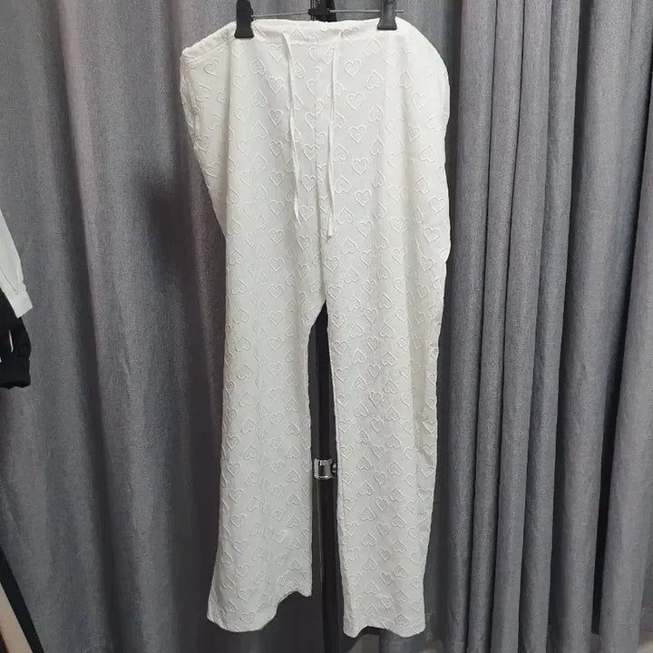 [BUNJANG] White Heart Emboss Wide Pants / 화이트 하트엠보 와이드팬츠