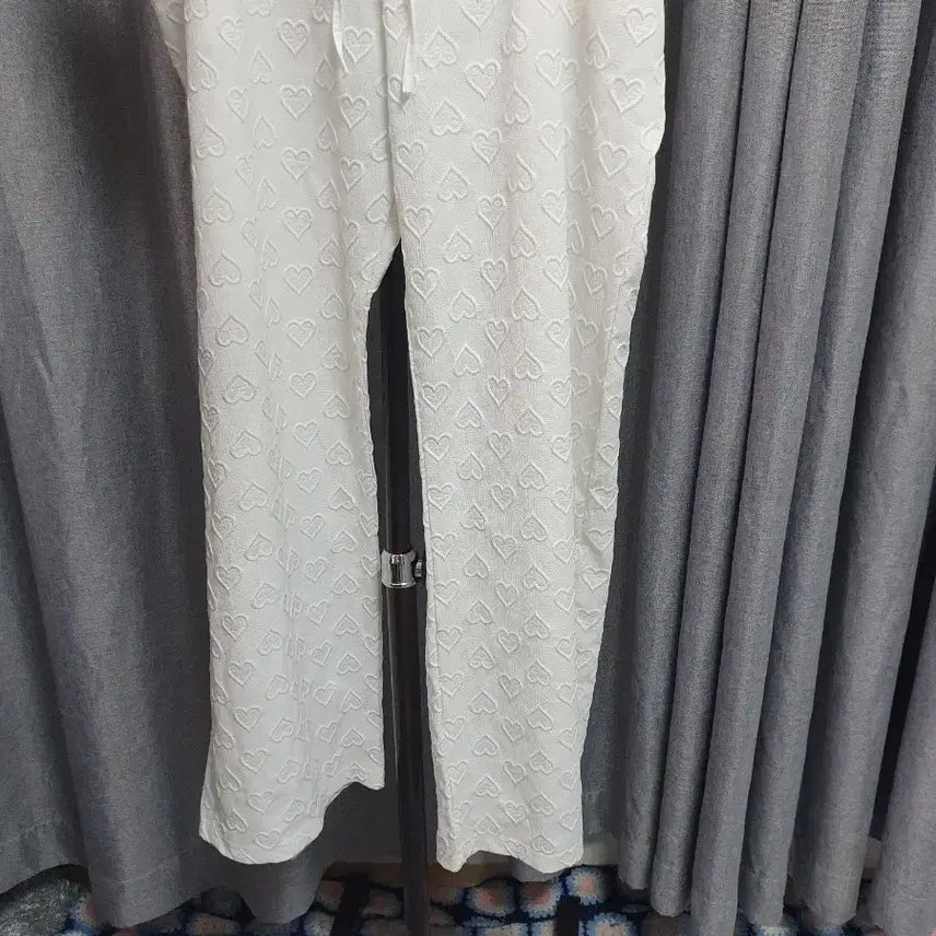 [BUNJANG] White Heart Emboss Wide Pants / 화이트 하트엠보 와이드팬츠