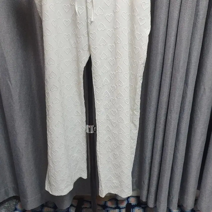 [BUNJANG] White Heart Emboss Wide Pants / 화이트 하트엠보 와이드팬츠