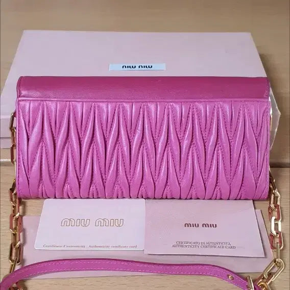[BUNJANG] Miu Miu Matelassé Crossbody Wallet Pink Two-Tone / 미우미우 마틀라세 크로스백/장지갑 새상품급 정품(보증서O)