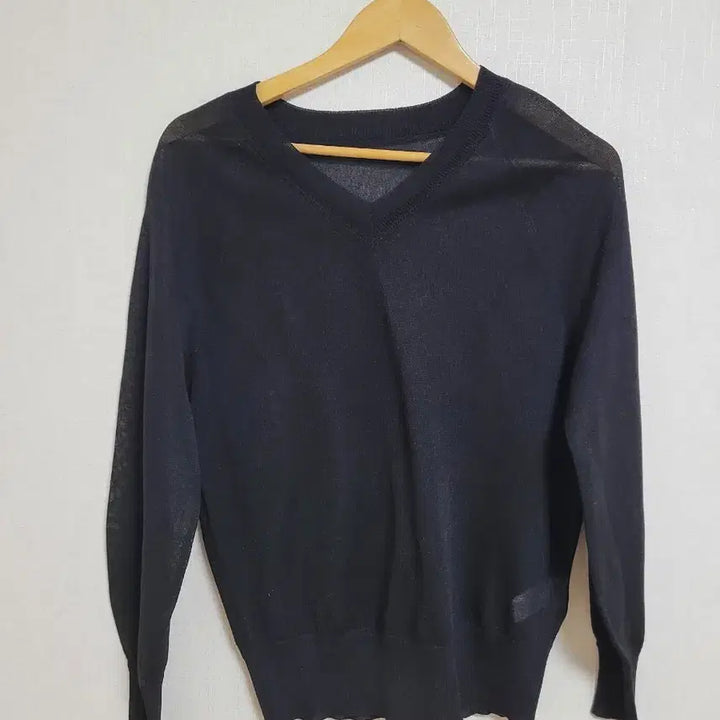 [BUNJANG] Black V-Neck Long-Sleeve Knit / 35.290블랙 브이넥 긴팔 니트